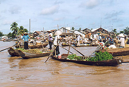 Marché flottant de Phung Hiep