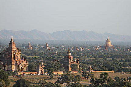 Les milliers de temple de la plaine de Bagan