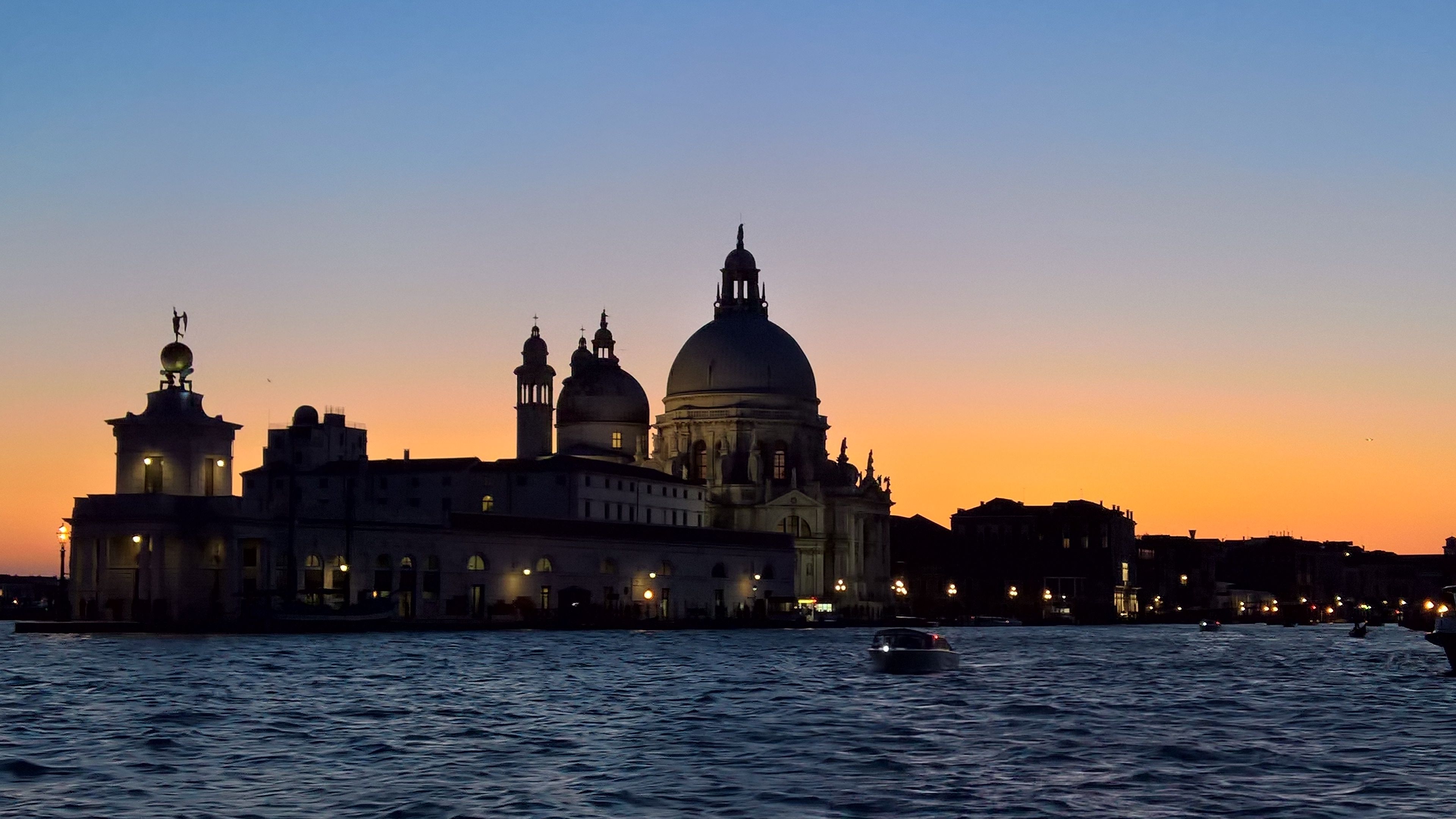 La Salute sur fond de coucher de soleil, Venise