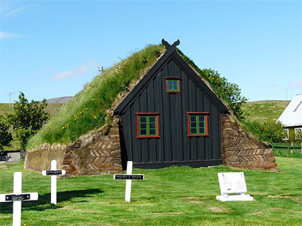 Vidim Rarkirkja l'église de tourbe près de Varmahlid