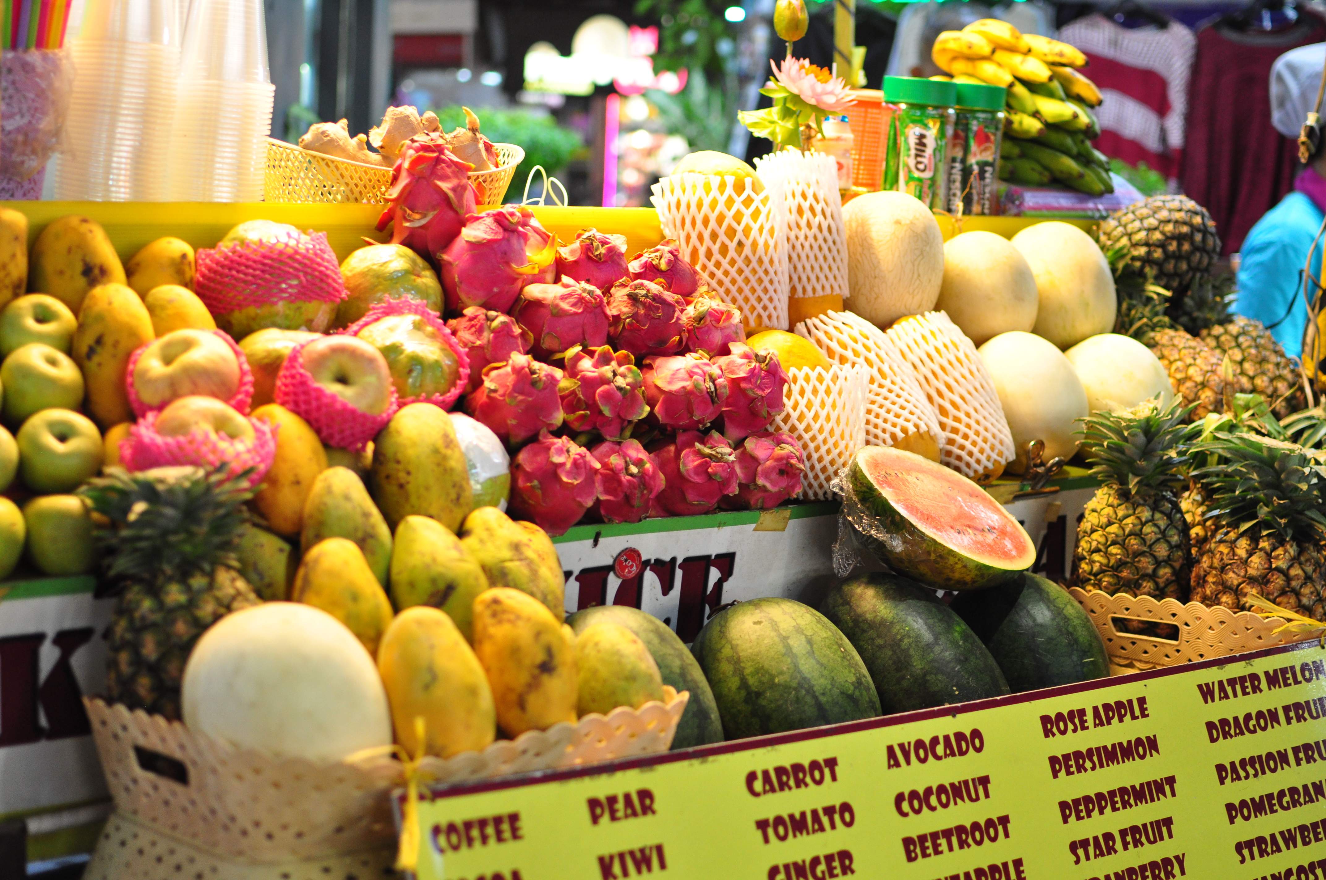 Etale de fruits sur Khao San Road (Bangkok) Etale de fruits sur Khao San Road (Bangkok)