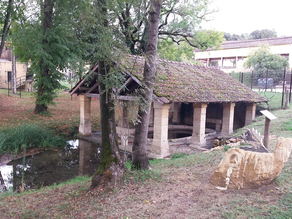 Lavoir publique à Carsac-Aillac