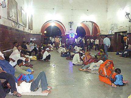 Le hall de gare de Jhansi