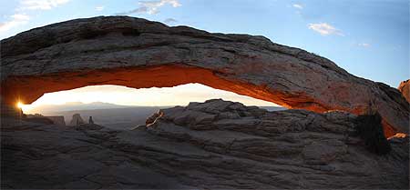 Naissance du jour sur Mesa Arch Naissance du jour sur Mesa Arch