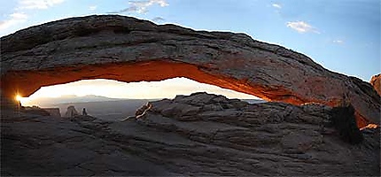 Naissance du jour sur Mesa Arch