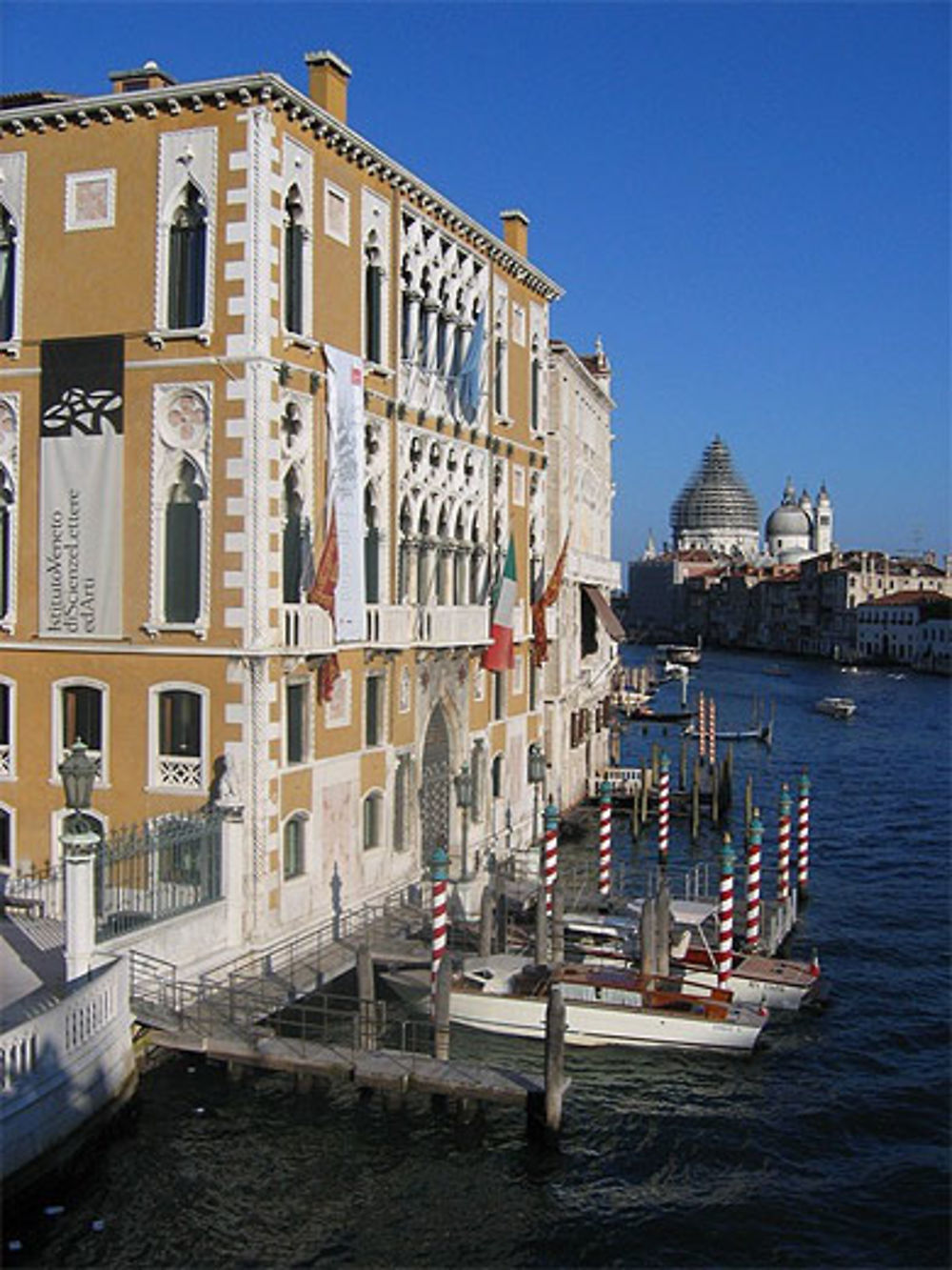 Palais cavalli franchetti et la coupole de Santa Maria della Salute