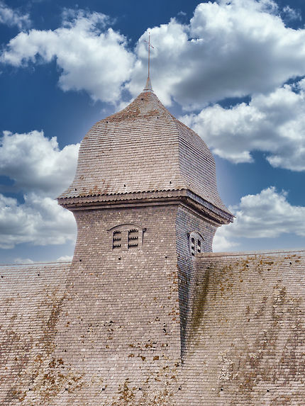 Toiture de l'église au château de Biron