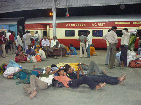 L'arrivée du train en gare de Jhansi