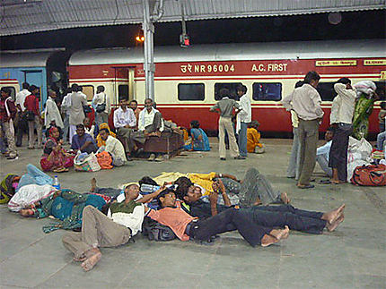 L'arrivée du train en gare de Jhansi