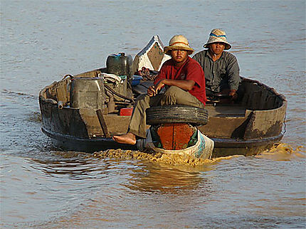 Pêcheurs sur le lac Tonlé Sap