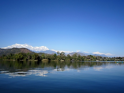 Lac Phewa: massif des Annapurnas