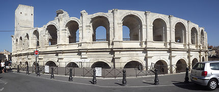 Vue extérieure des arènes de Nîmes