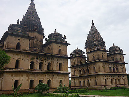 Temples situés près du royal Chhatri