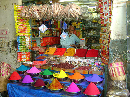 A la sortie du marché central de Mysore A la sortie du marché central de Mysore