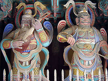 Gardiens du temple du Pays du Bouddha