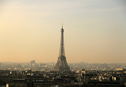 Tour Eiffel à l'aube