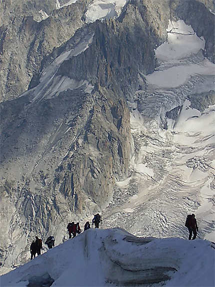Alpinistes sur l'Aiguille du midi