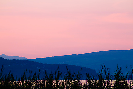 Annecy - Le coucher de soleil rose sur le lac