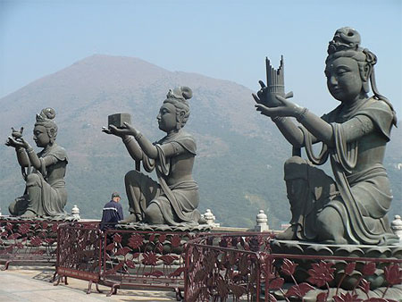 Statues au monastère de Po Lin Statues au monastère de Po Lin