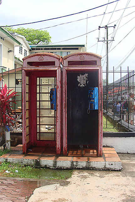 Les anciennes cabines téléphoniques 
