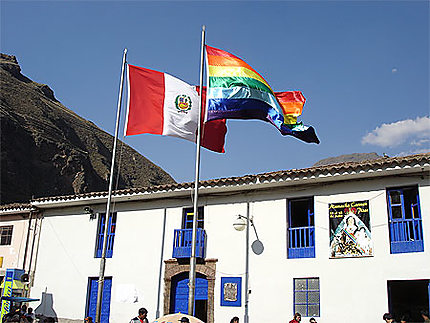 Le Wiphala et le drapeau du Pérou