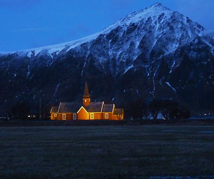 Eglise de Flakstad aux heures bleues