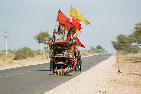 Sadhu roulant sur lui même sur des km