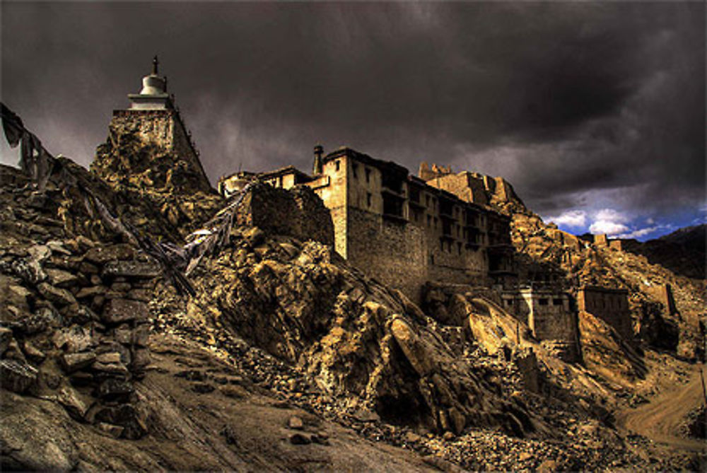 Monastère de Shey dans la tourmente