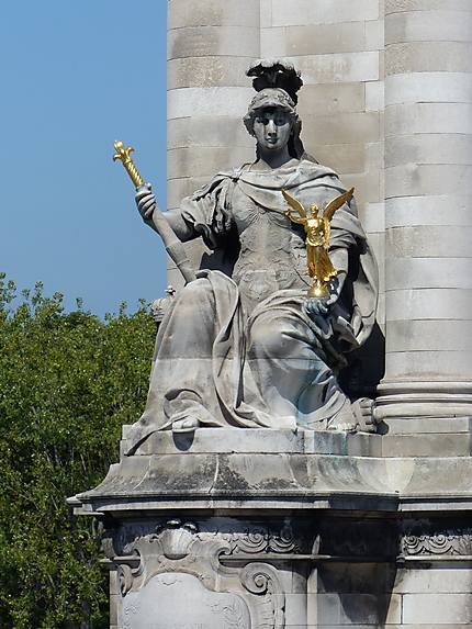 Statue d'ornement du Pont Alexandre III