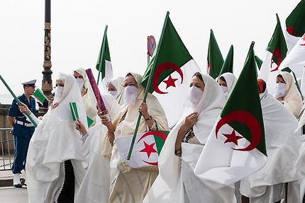 Alger, 05 juillet 2018 : dames portant le haïk