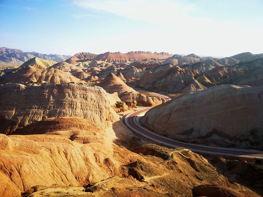 Marche sur Mars au parc de Zhangye Danxia