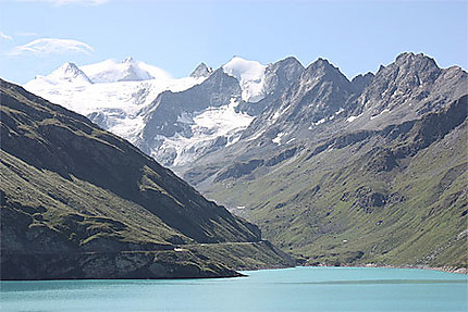 Lac et glacier de Moiry canton du Valais