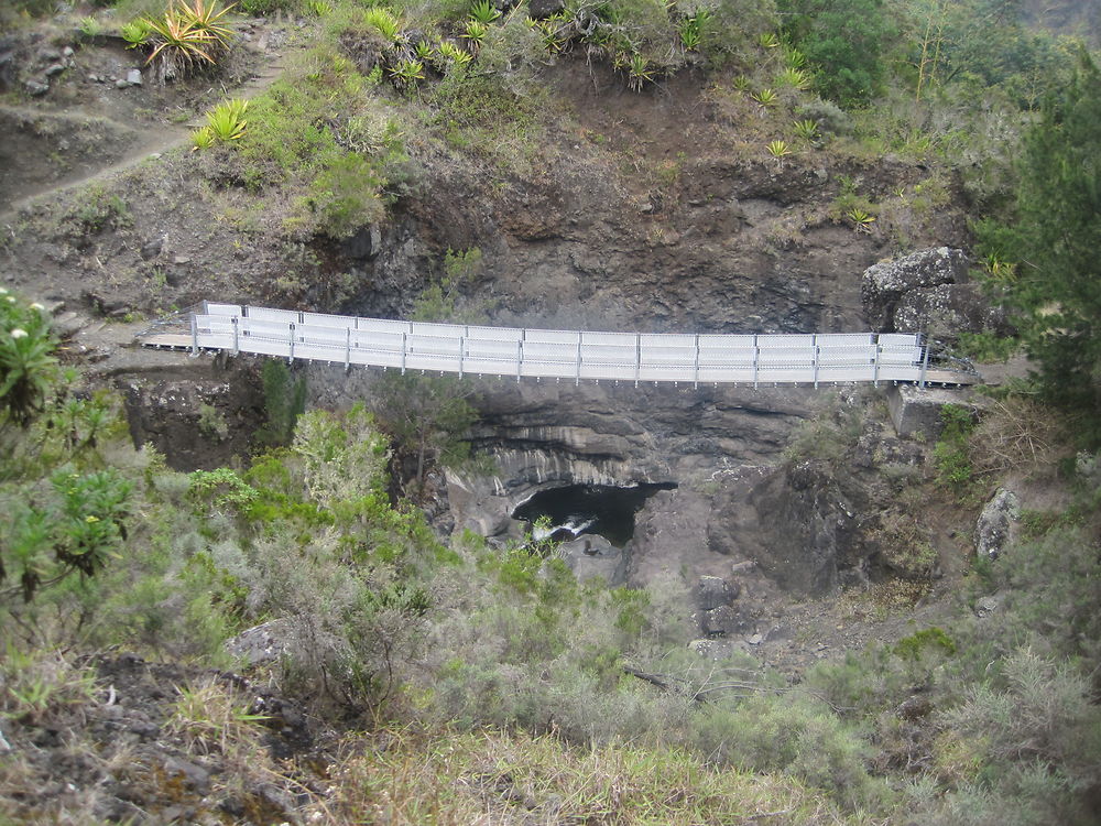 La passerelle entre la nouvelle et marla