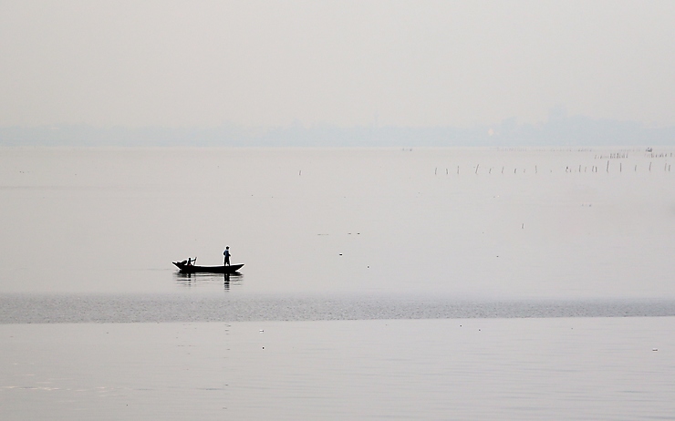 Une barque sur la lagune, Lagos, Nigeria