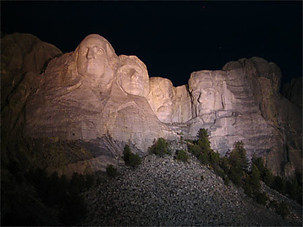 Mont rushmore by night