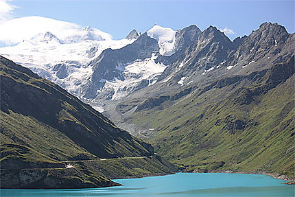 Lac et glacier de Moiry canton du Valais