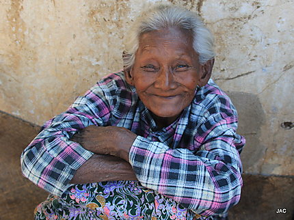 Une grand-mère en Birmanie