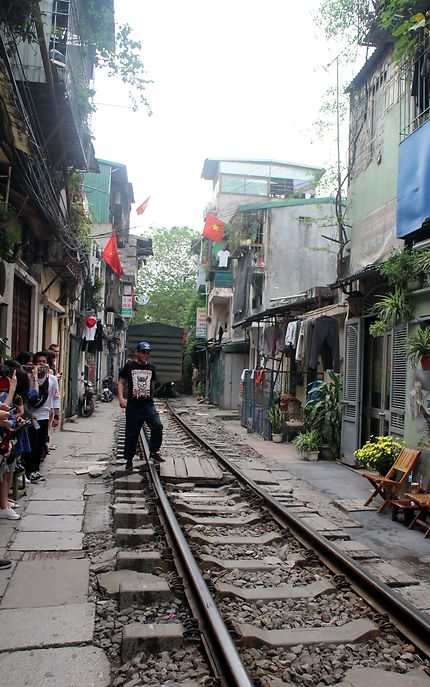 Le train dans la ville de Hanoï