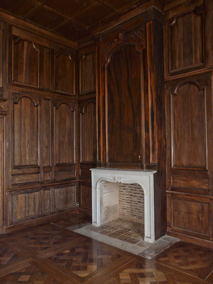 Une pièce du château de Biron tout en bois