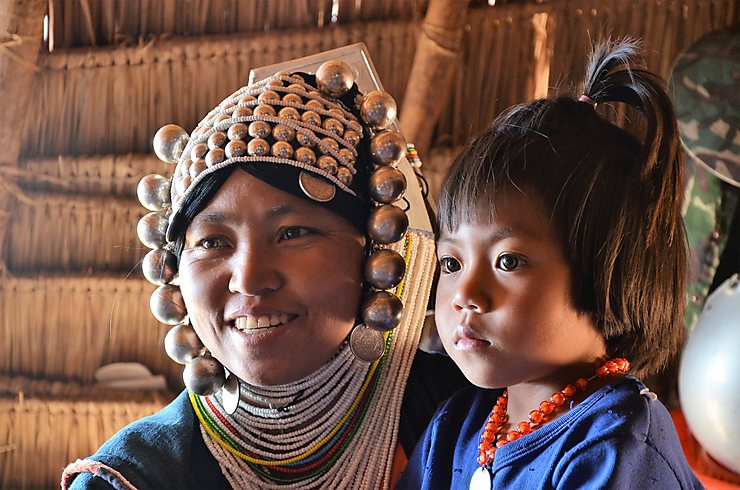Femme Akha et sa fille, Birmanie
