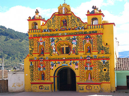 Eglise insolite et saints colorés à San Andrés Xequl