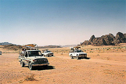 Jeeps dans le wadi-rum