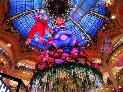 Paris se prépare pour Noël 2021