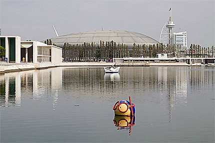 Lisbonne - Vasco au 1er plan, mascotte de l'Océanorium