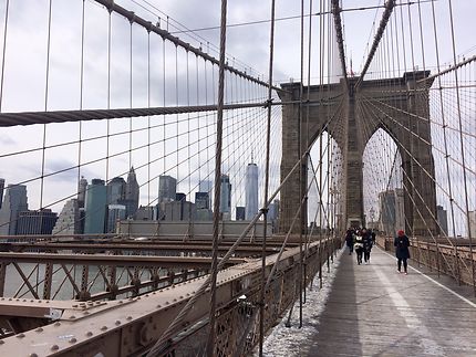 Brooklyn bridge from the side 