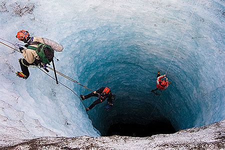 Un puits de glace en Islande Un puits de glace en Islande