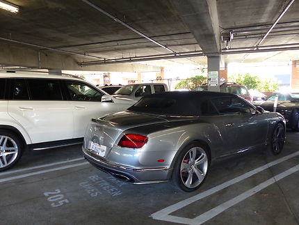 Une magnifique automobile à Los Angeles