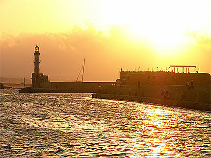 Coucher de soleil sur le port de la Canée