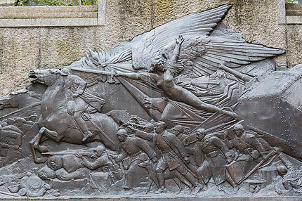 Vichy - Le relief du Monuments au Morts 