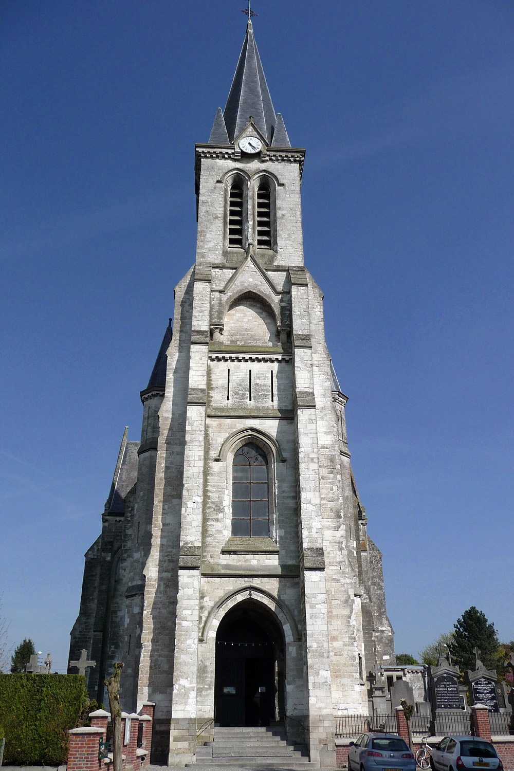 Eglise St-Pierre, Bouvines Eglise St-Pierre, Bouvines